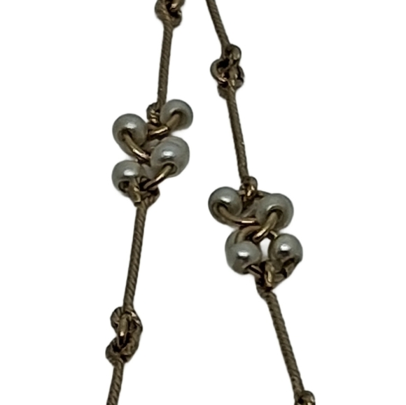 Vintage AVON Long Station Necklace - Faux Pearl Cluster & Gold Tone Chain - Picture 4 of 5